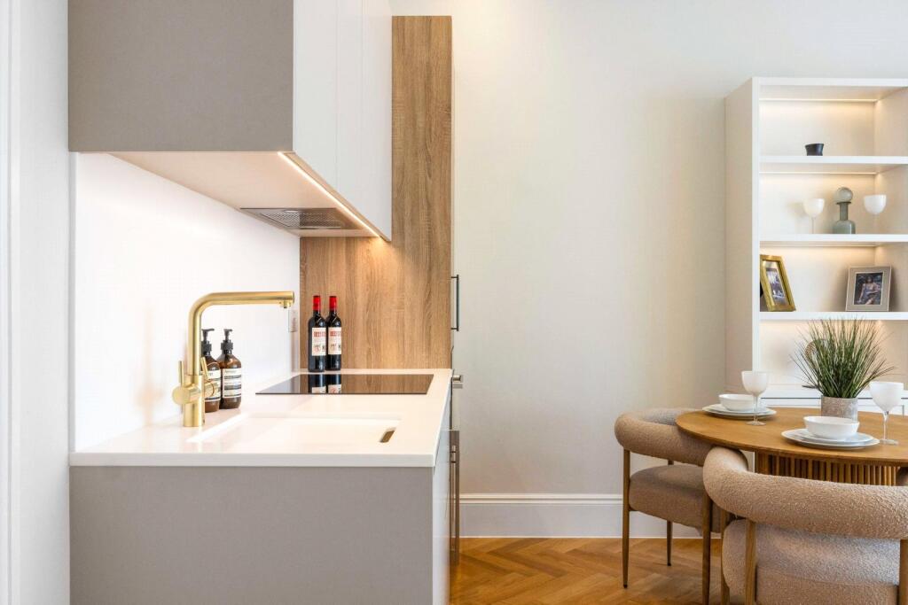 1 bedroom apartment for sale in Kensington Park Road, Kensington, London, W11